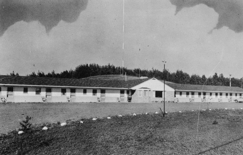 LAnse Motel & Suites - Vintage Postcard